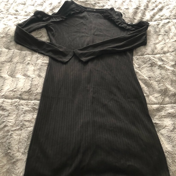 Open should dress - Picture 2 of 4